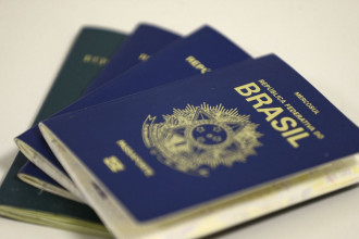 Ucranianos terão acesso a passaporte humanitário, diz Bolsonaro