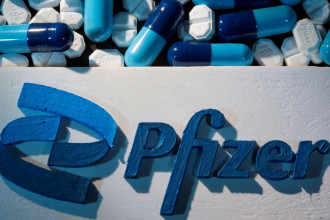 Pfizer autorizará versões genéricas de comprimido contra covid-19