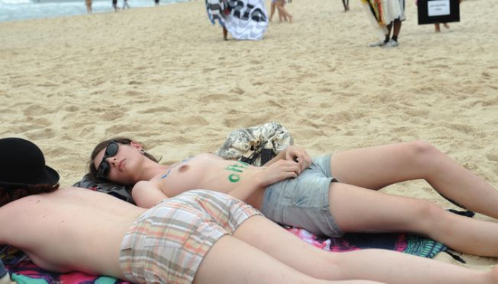 Projeto libera prática de topless no Brasil